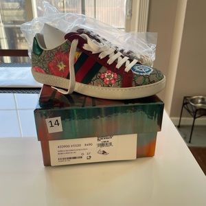 Women’s Gucci sneakers